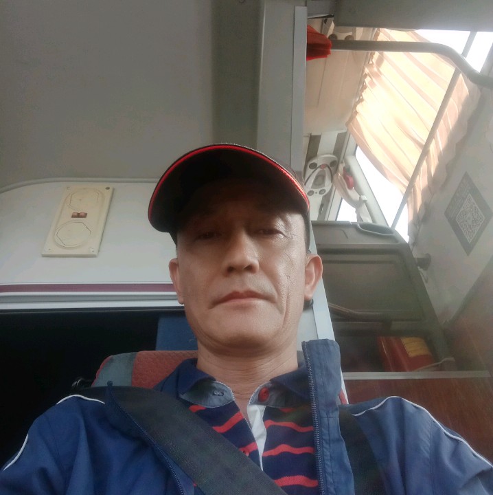 细心吃醋水杯的照片
