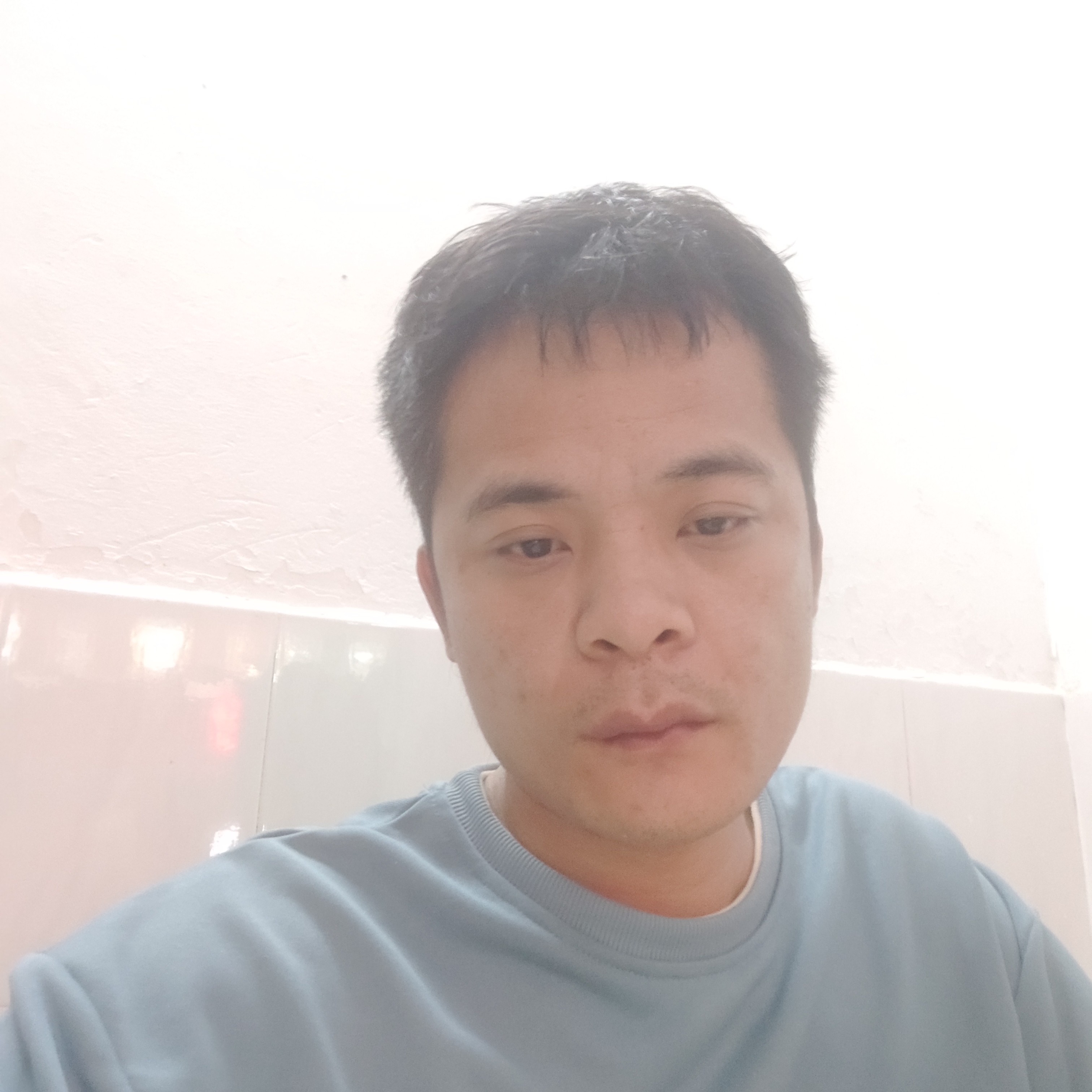 初雨与现代的照片
