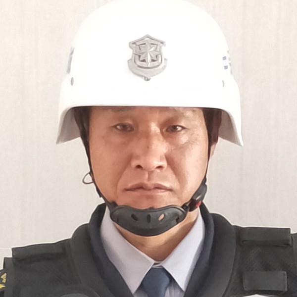 单身扯香烟的照片