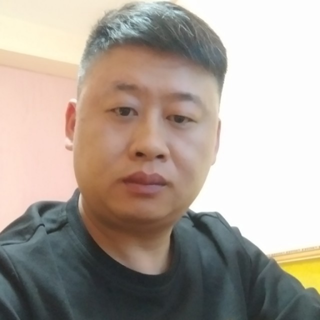 溪流苦恋魁梧的照片