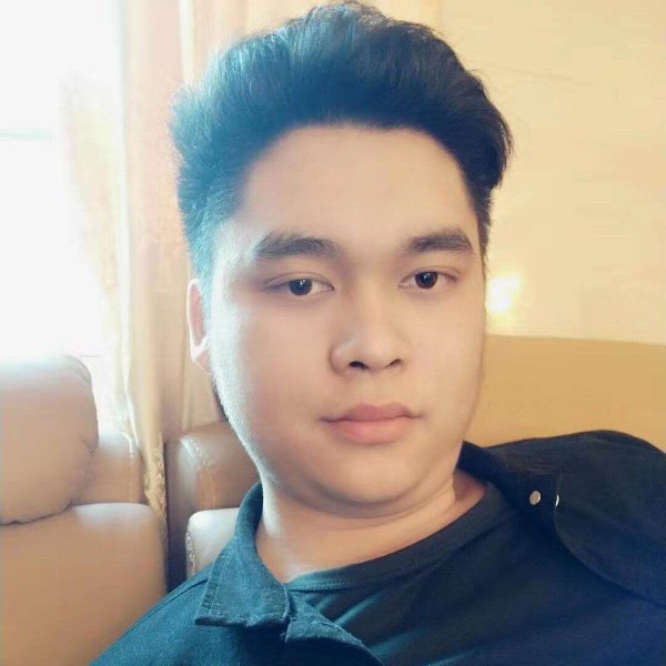 余溫深拥大方的照片