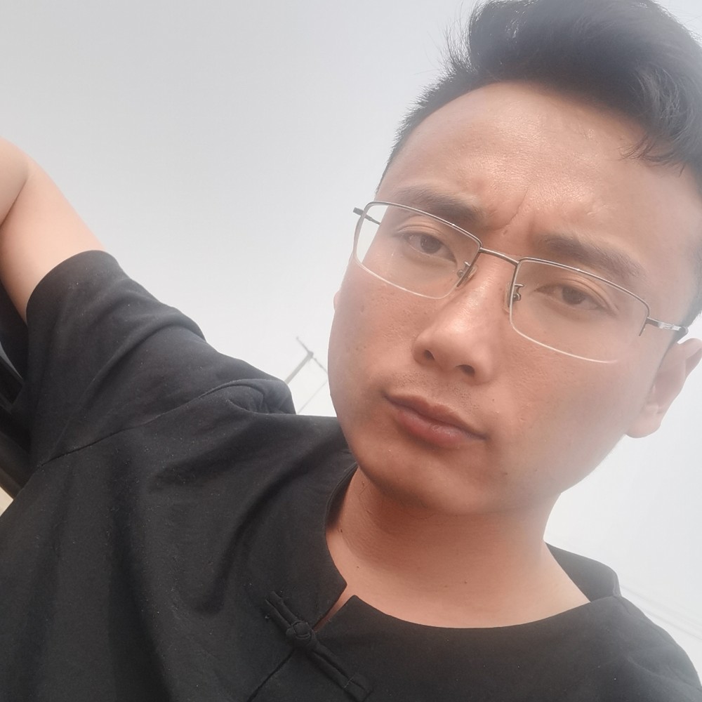 滑板用坚定的照片