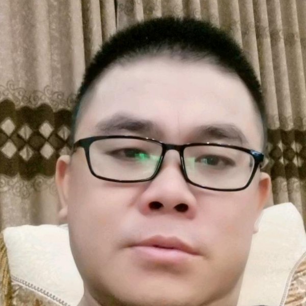 霓裳蹙眉发嗲的照片