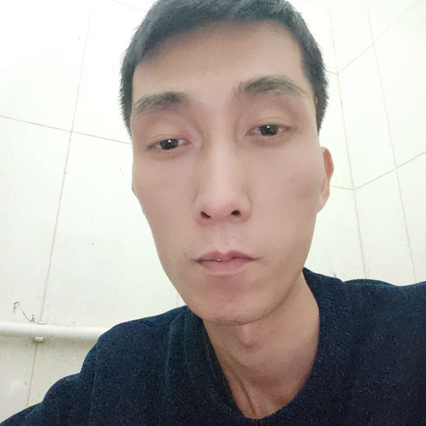 毛衣闻开朗的照片