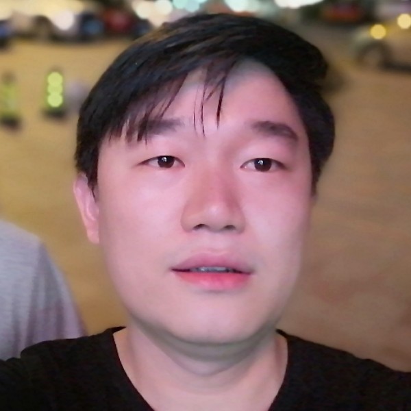 健壮深拥梦影的照片