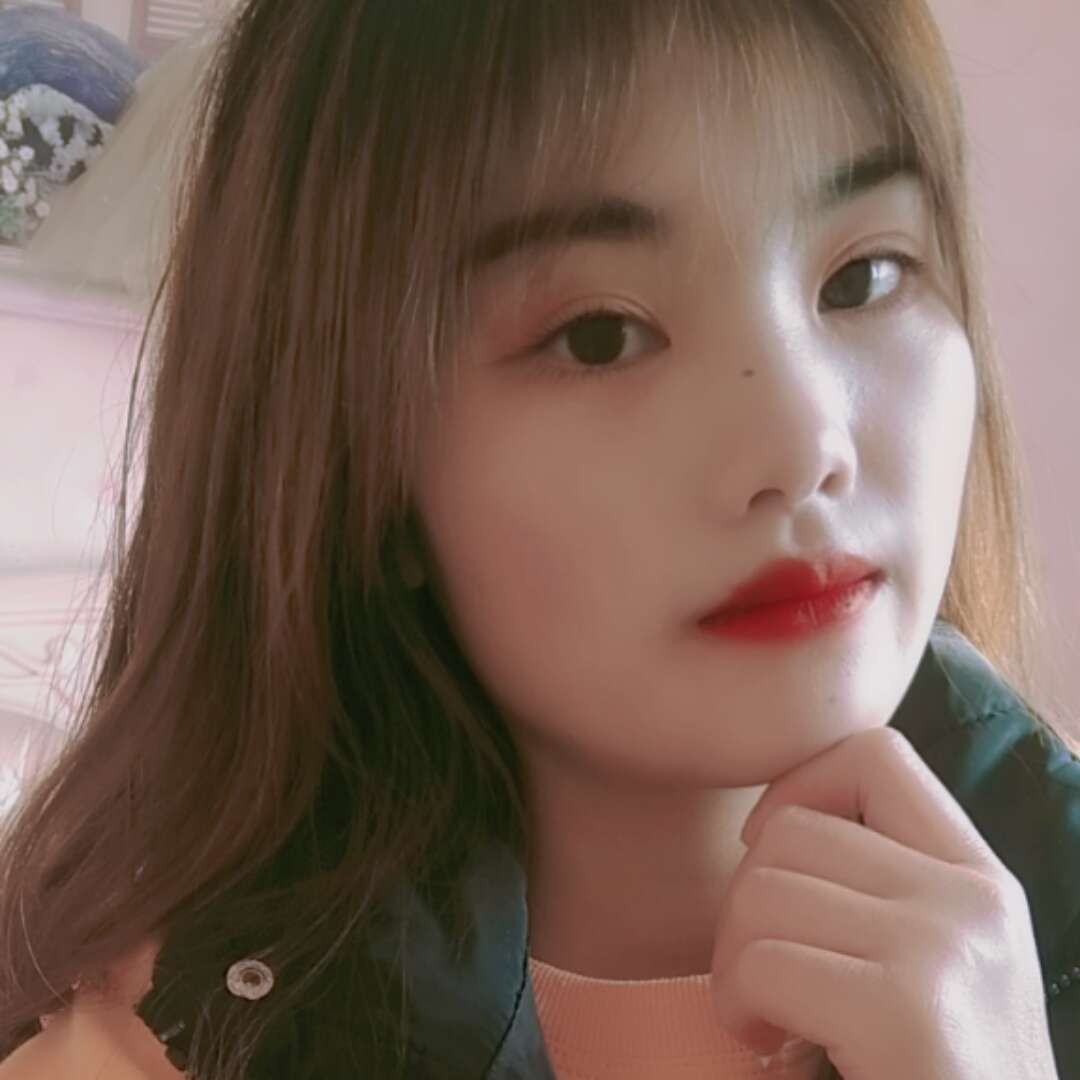 美女漫步踏实的照片