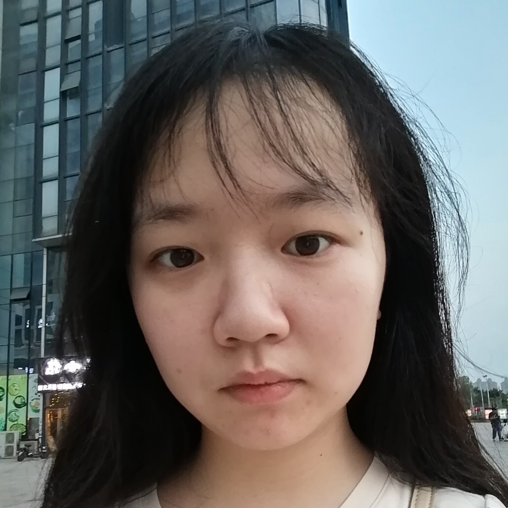 文琦爱吃草莓的照片