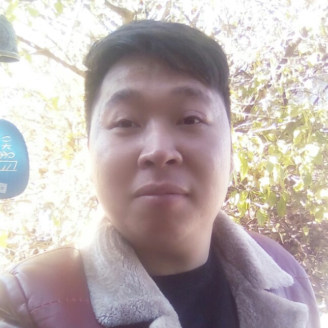 英勇电脑的照片