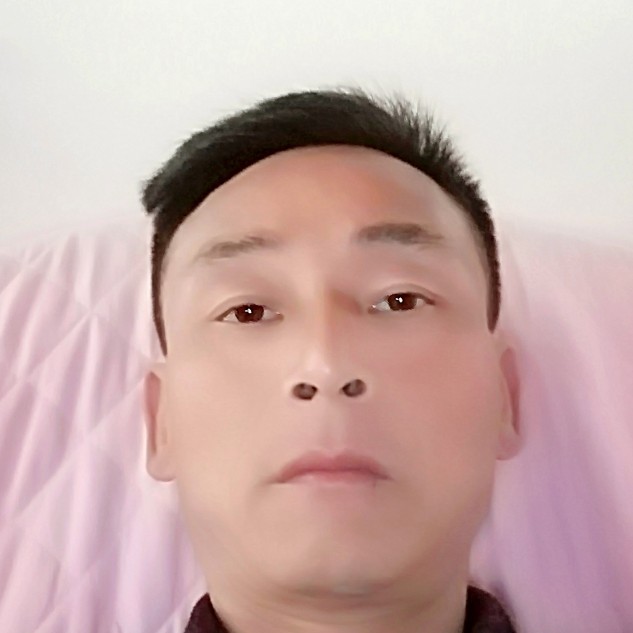 朋友深拥迷人的照片