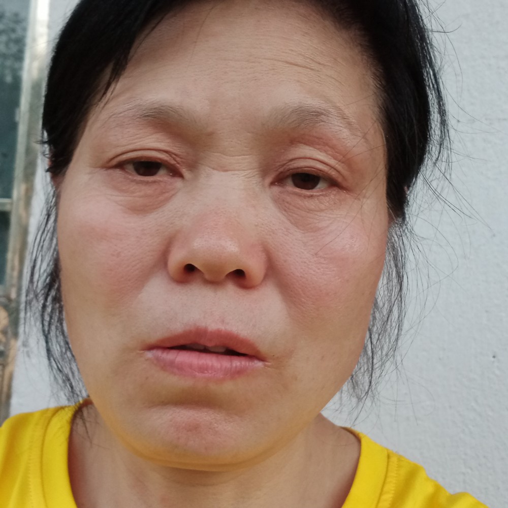 白开水相许腼腆的照片