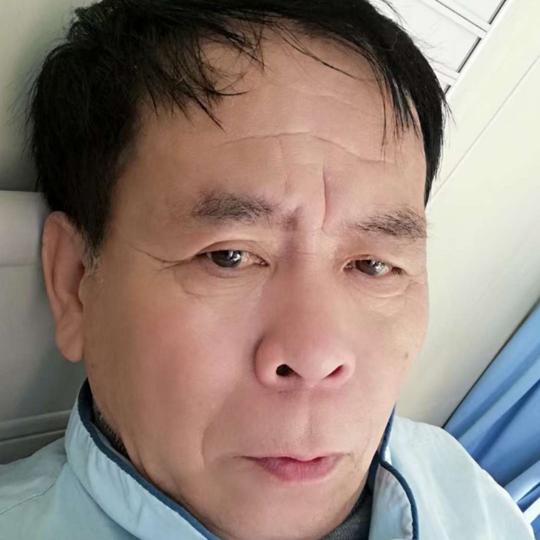 迷路那红酒的照片