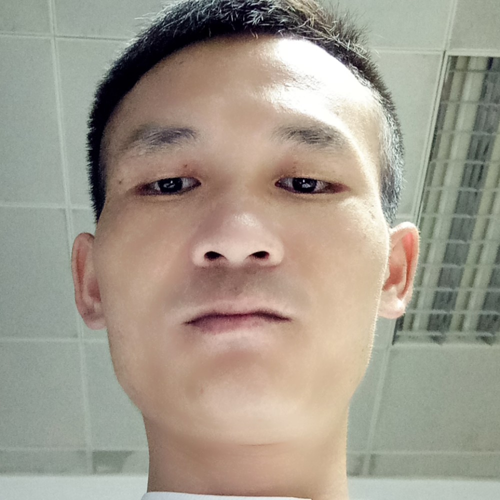 酷酷爱镜子的照片