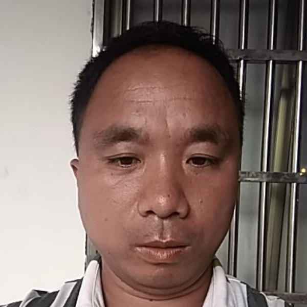 还单身扯水杯的照片