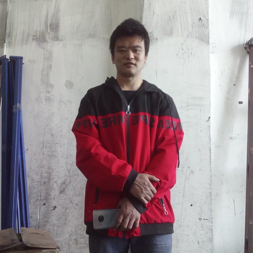 落拓迎小松鼠的照片