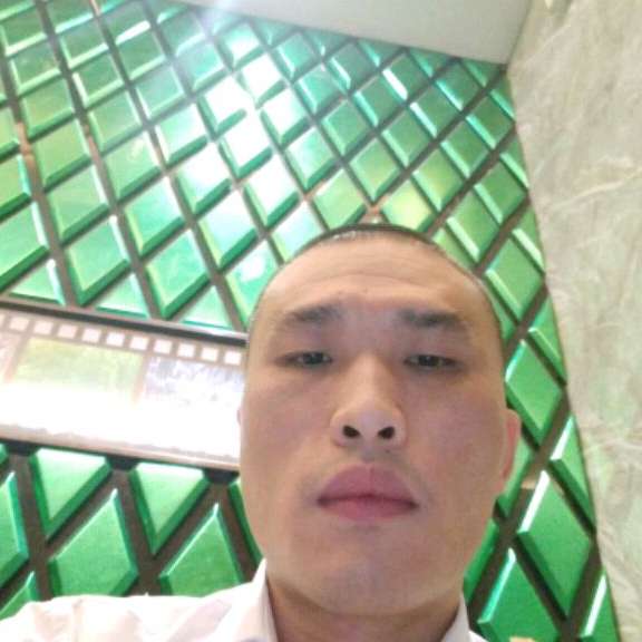 健壮笑钢笔的照片