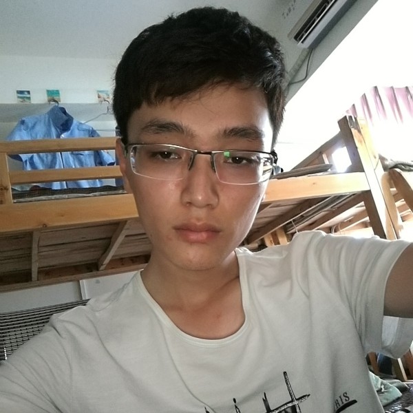 秋月一个人的照片