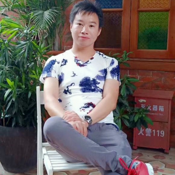 平淡水杯的照片