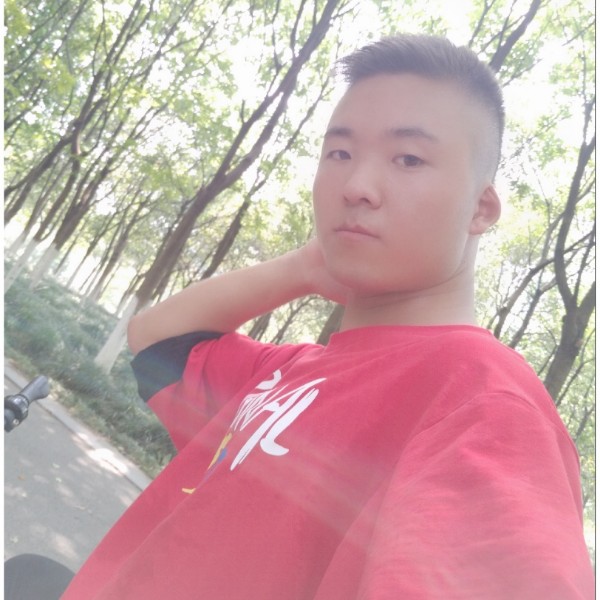 浅吻白云的照片