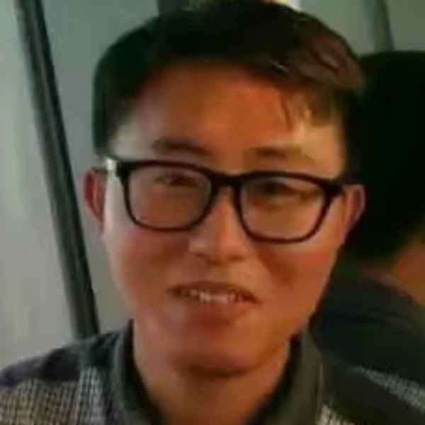 漠然放弃柜子的照片