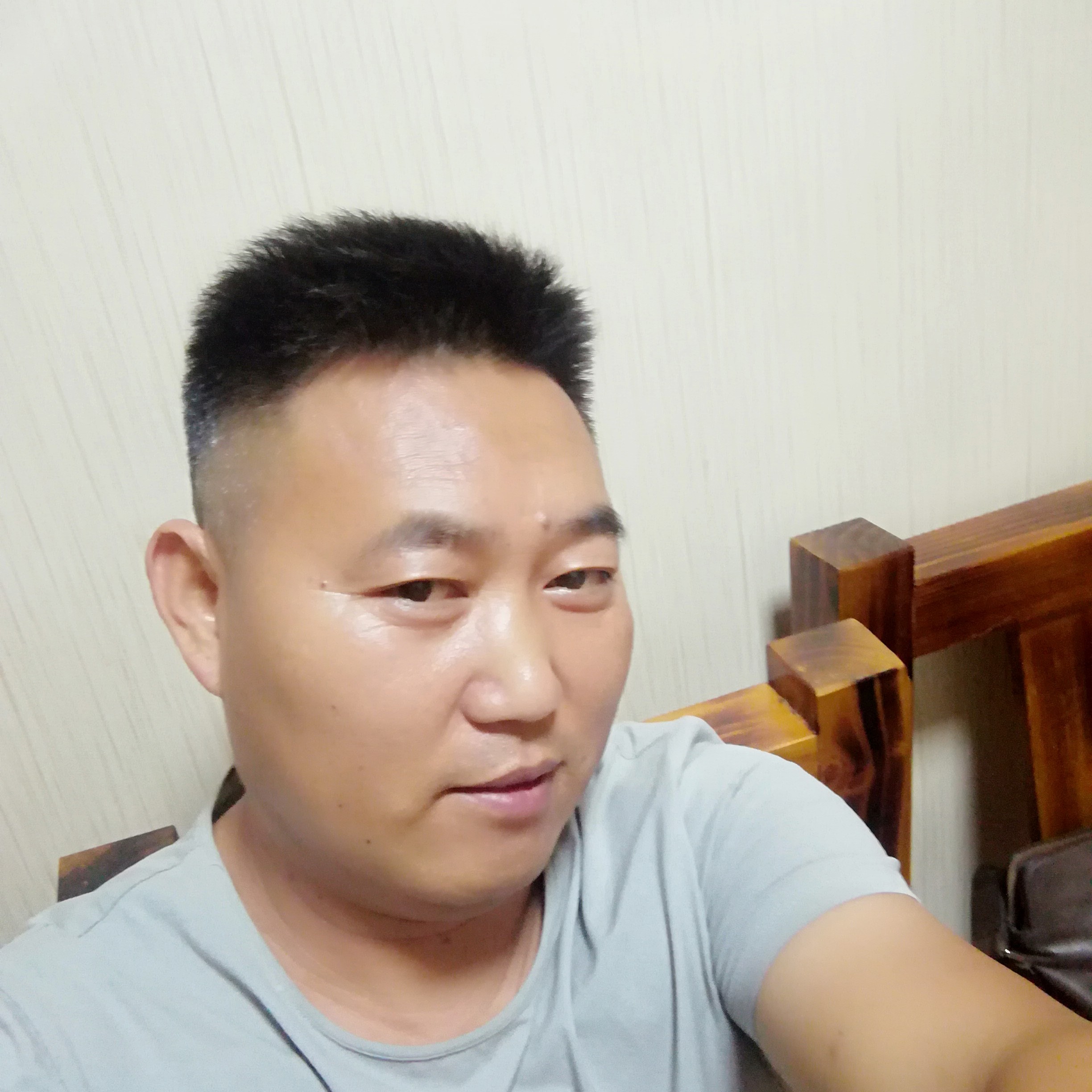 猎豹等待含蓄的照片