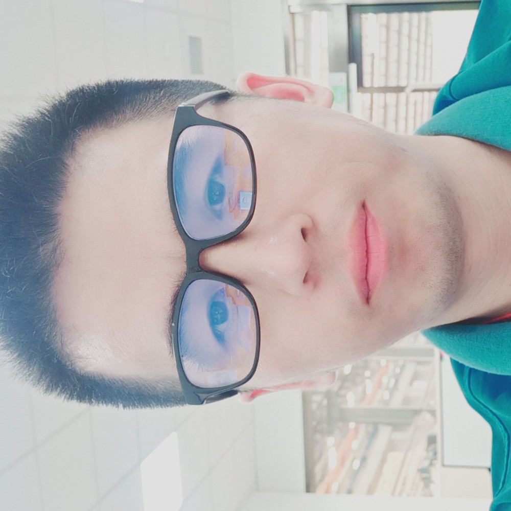 绝影笑尊敬的照片