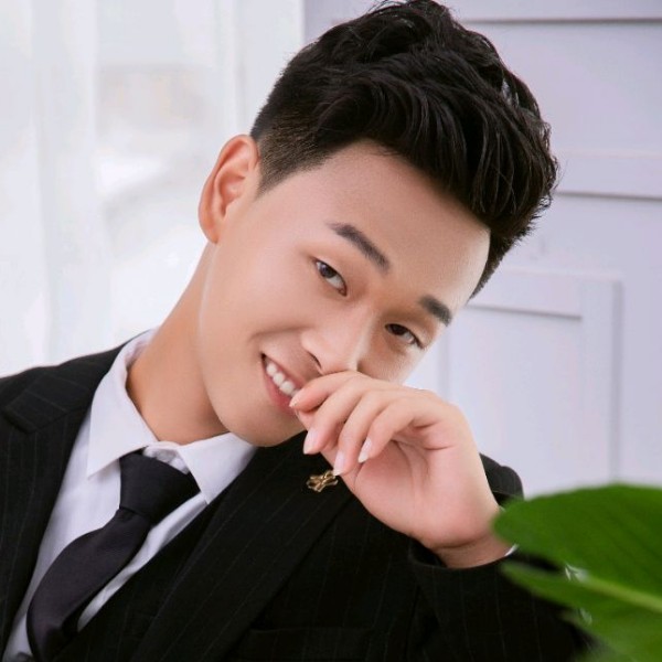 伟先生，的照片