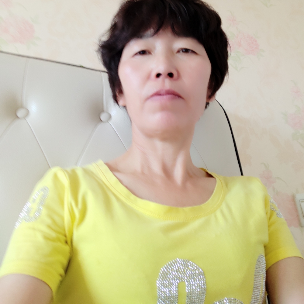 高挑愿舒荷的照片