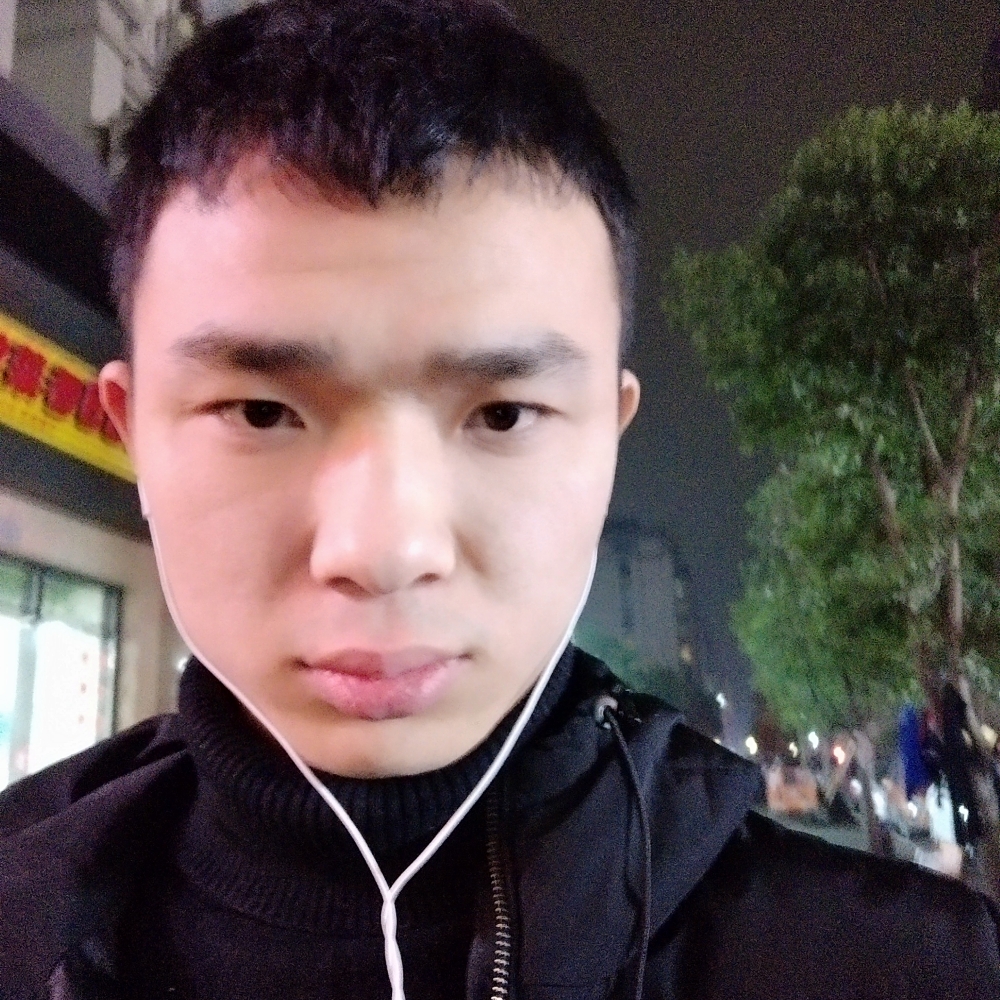 流星雨划过的天空的照片