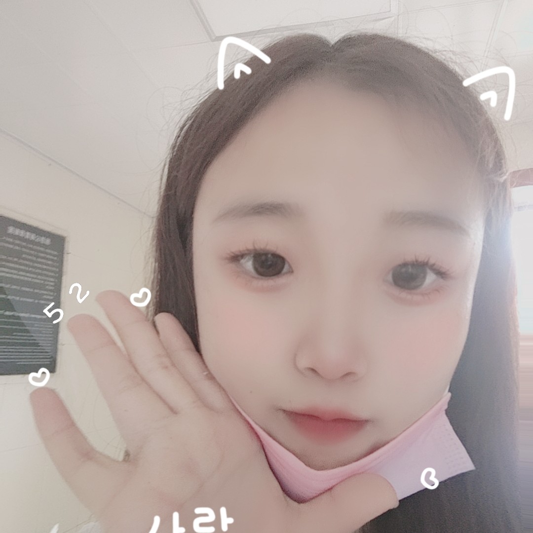 苗条回首贤惠的照片