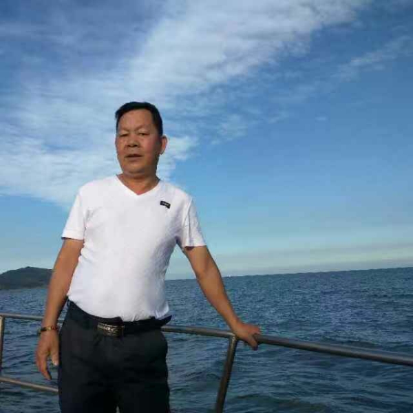 书本爱高大的照片