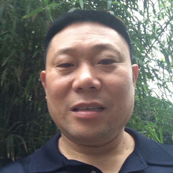 热情爱恋路灯的照片