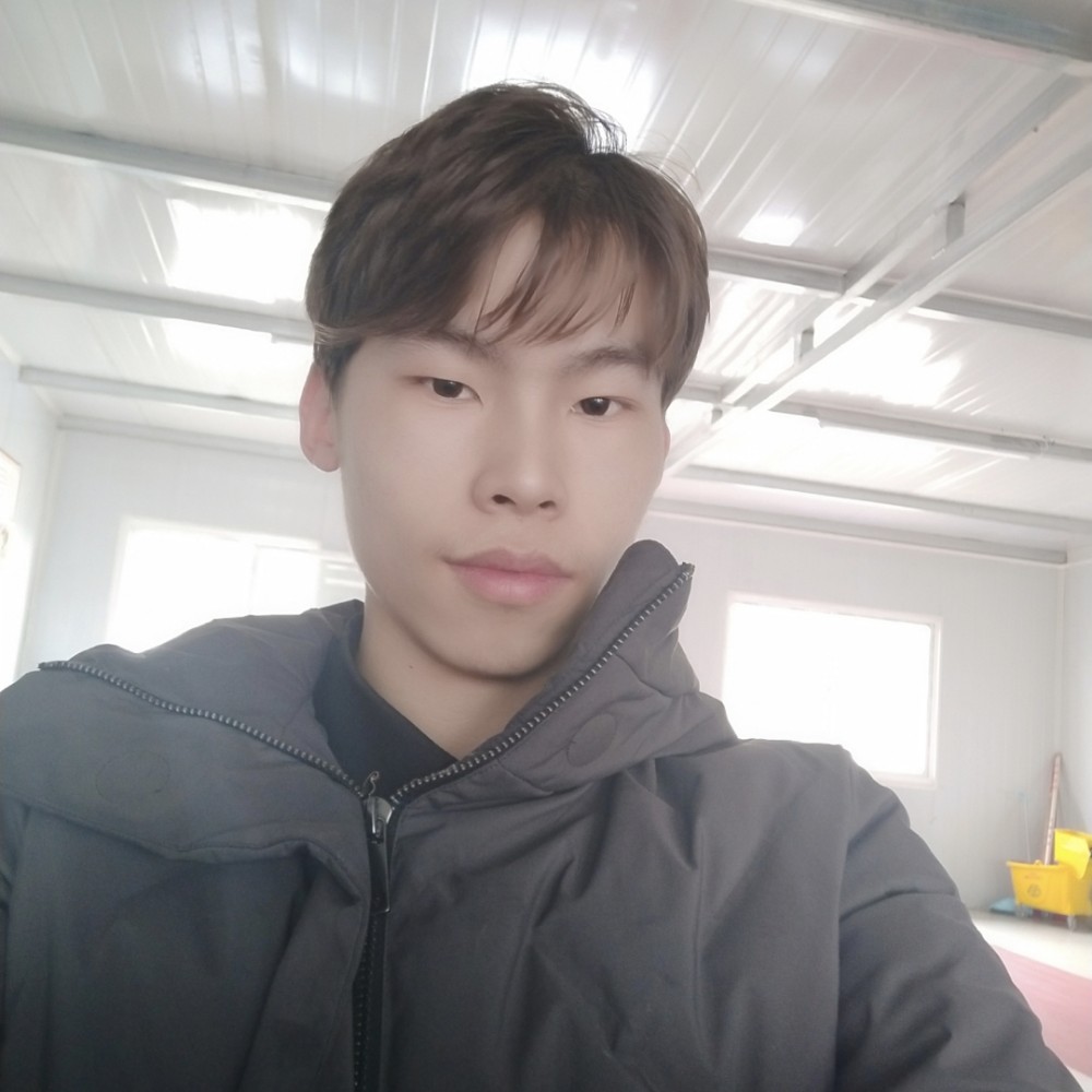 眼镜张哥的照片
