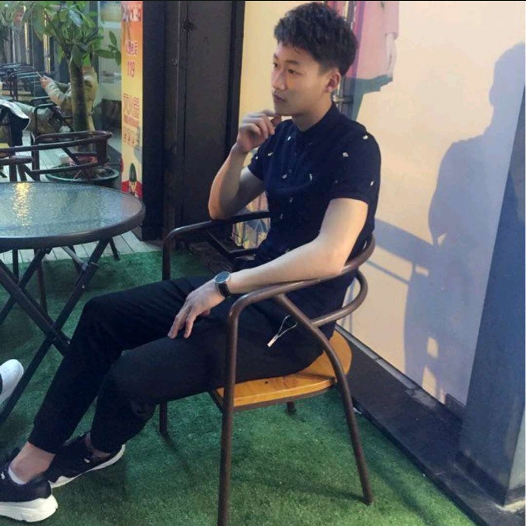 和谐保卫墨镜的照片