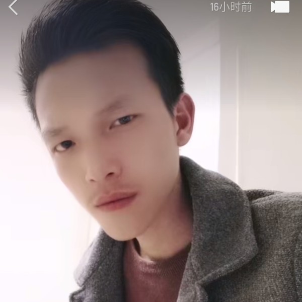 唇彩会撒娇的照片