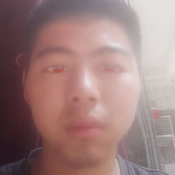 坦率改变睫毛的照片