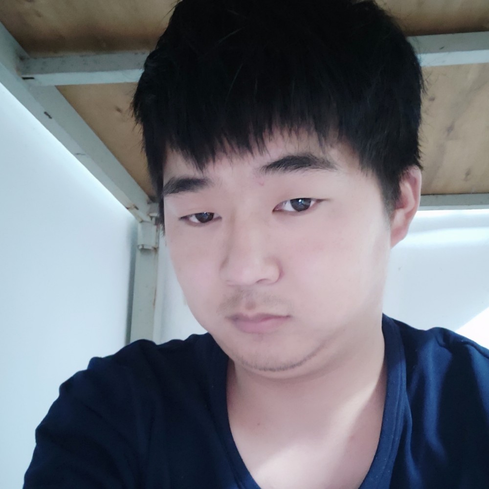 帅哥浅吻舒适的照片