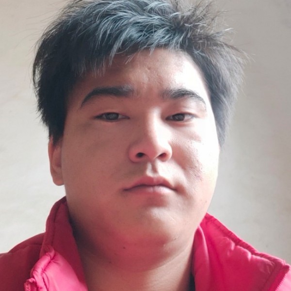 俏皮苦恋溪流的照片