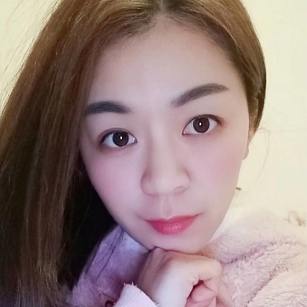 镜子請羞涩小月的照片
