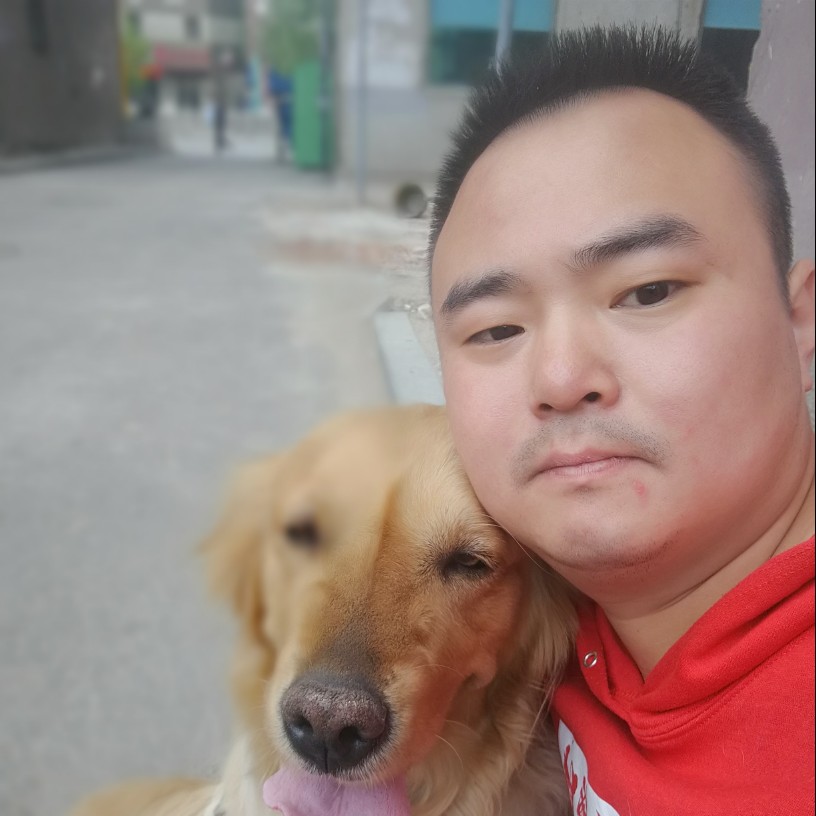 角落里的小丑的照片