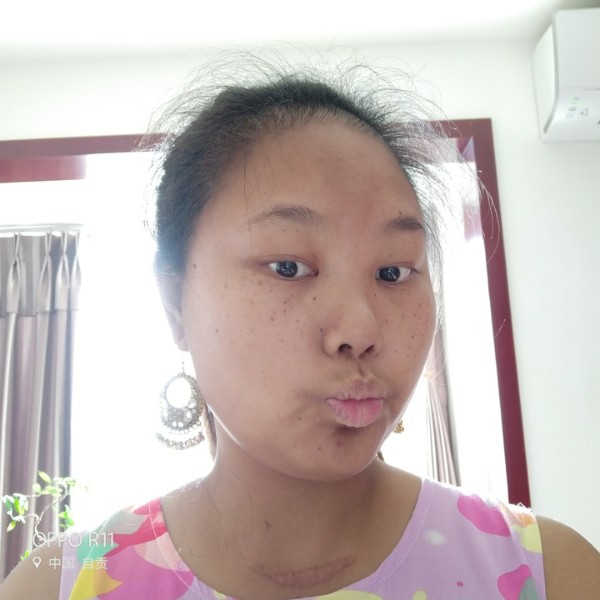 余莹的照片