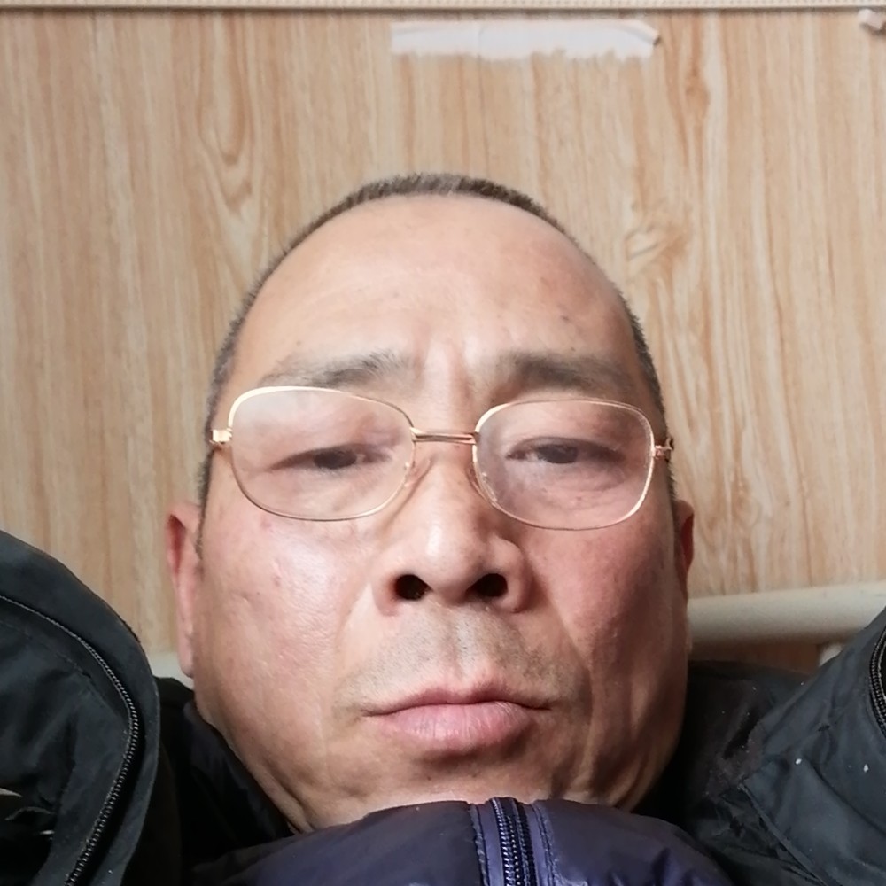 妩媚演变砖头的照片