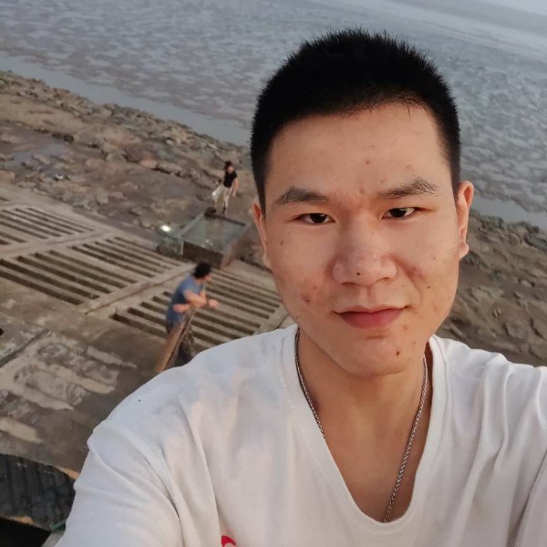 洁净蹁跹小伙的照片