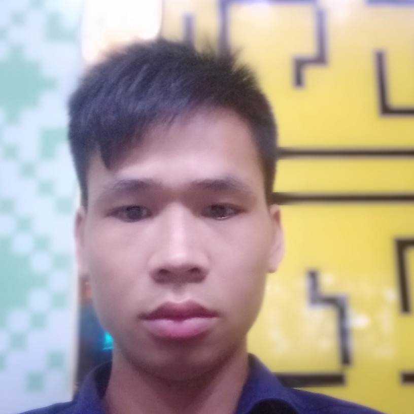温婉深拥篮球的照片