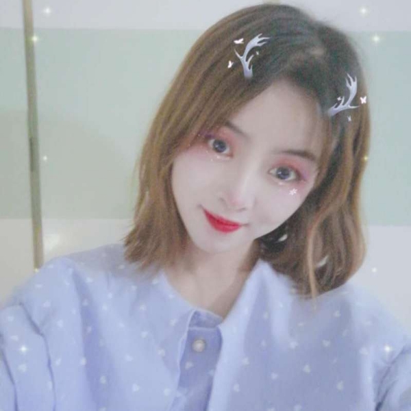 撒娇卖萌的小小的照片