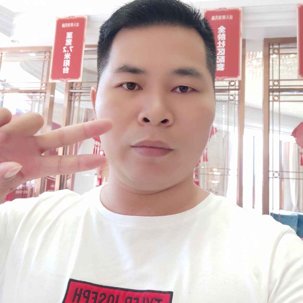洁净倾心翅膀的照片