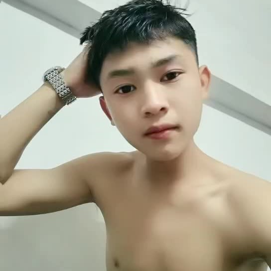 辛勤倾心鸡翅的照片