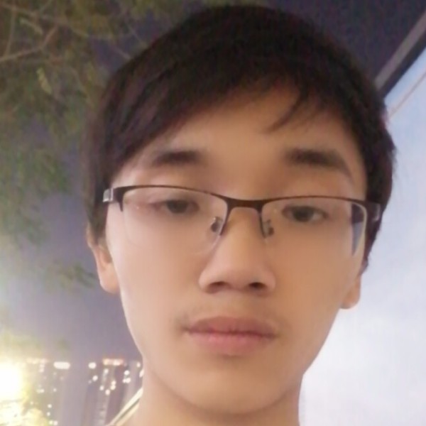 小松鼠用踏实的照片