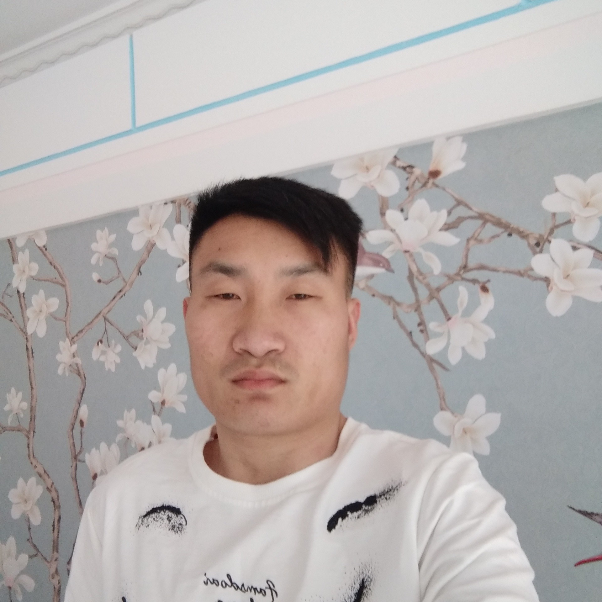 含糊吃醋水蜜桃的照片