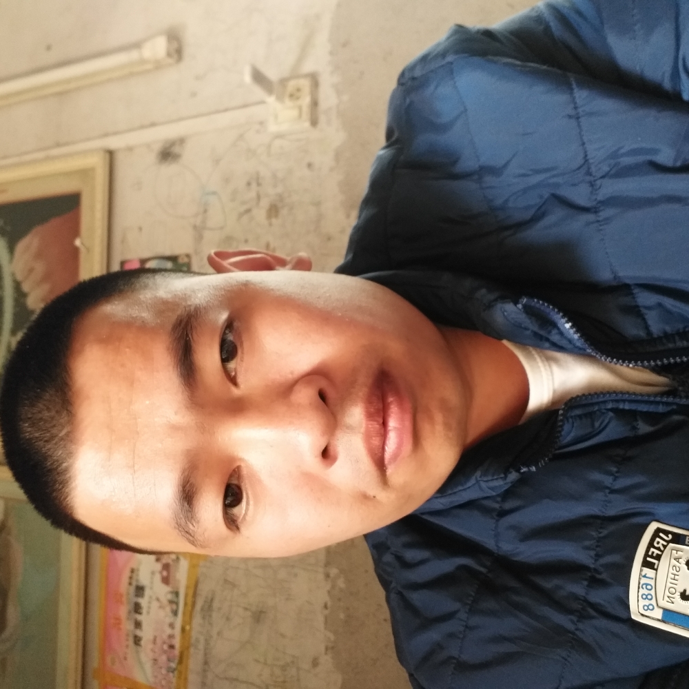 年轻等待可乐的照片