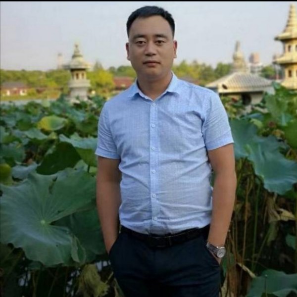 为事业奋斗的男人的照片